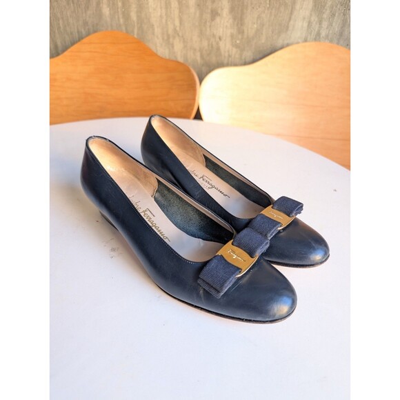 Vintage Salvatore Ferragamo Navy Blue Vara Leather Bow Pumps Heels- Sz-8.5 AA - Picture 1 of 14